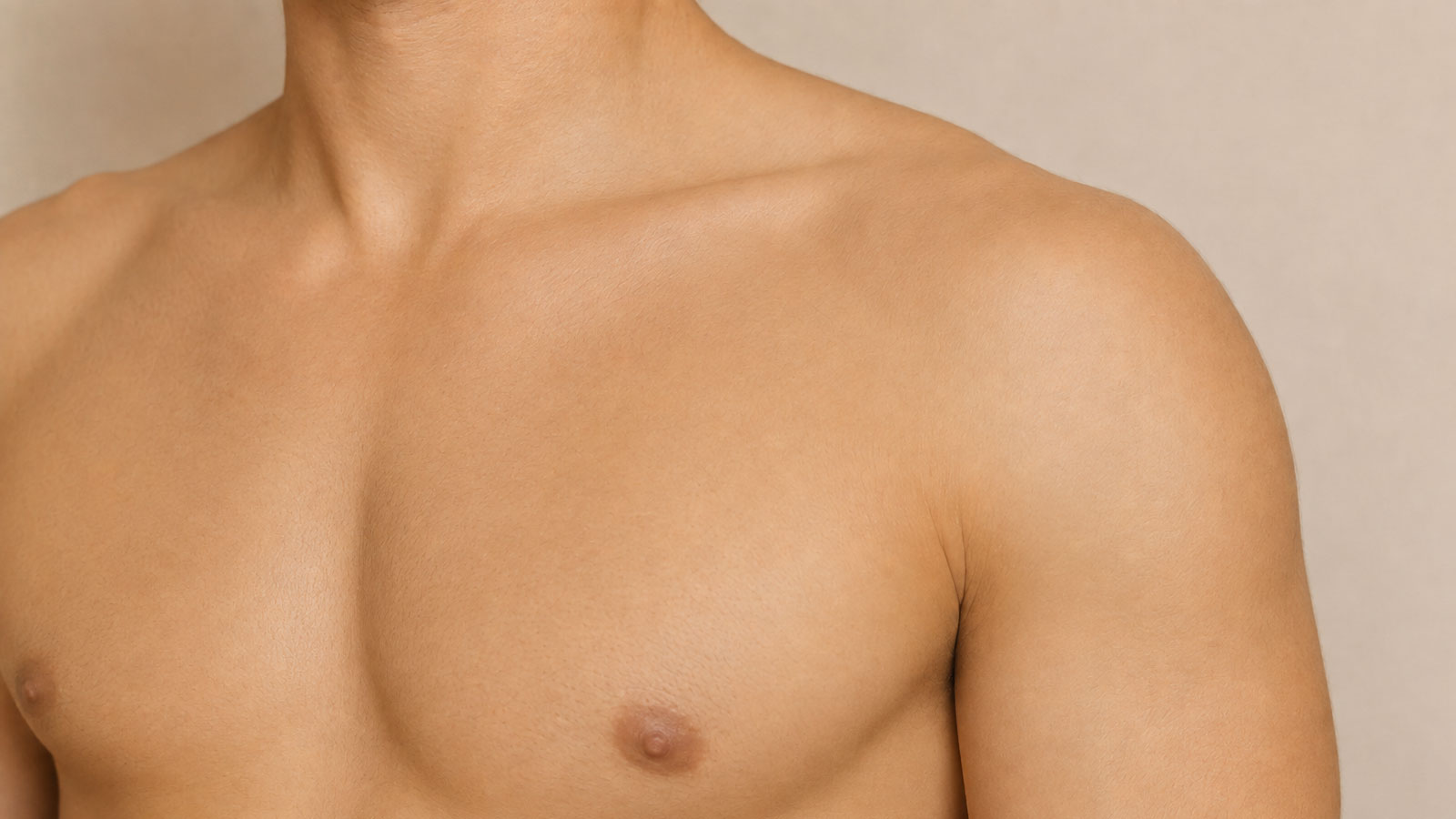 Epilazione Laser Uomo – Dopo il Percorso | Luciana Calà Zona del torace maschile con pelle più liscia dopo un percorso progressivo di epilazione laser uomo a Canicattì.